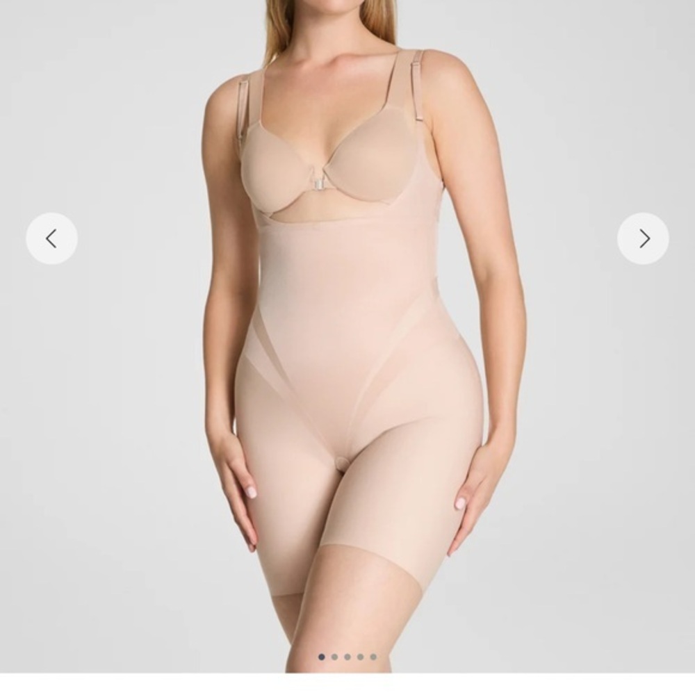 SPANX Open-Bust Mid-Thigh Bodysuit NWOT
1XL